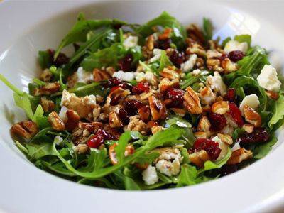 Салата с червени боровинки