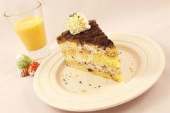 Великденска торта с яйчен ликьор