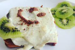 Бисквитена торта с киви и два вида шоколад