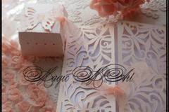 Луксозни сватбени покани.