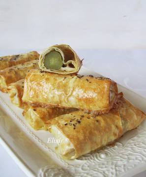 Банички пурички с кашкавал и кисели краставички