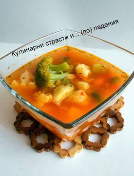 Вкусна пилешка супа с броколи и хрян