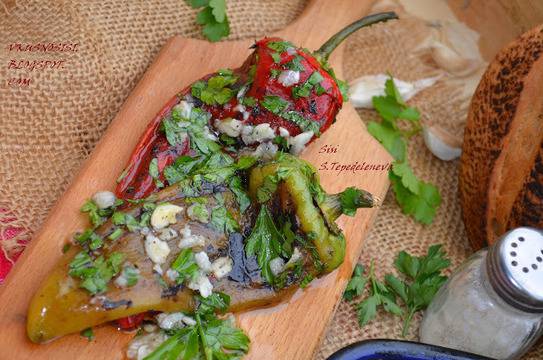 ЛЯТНА САЛАТА ОТ ПРЯСНО МАРИНОВАН ПЕЧЕН ПИПЕР С ЧЕСЪН И МАГДАНОЗ