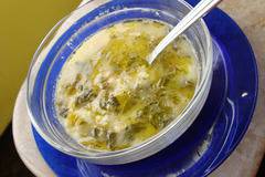 Пилешка супа със спанак ориз и булгур