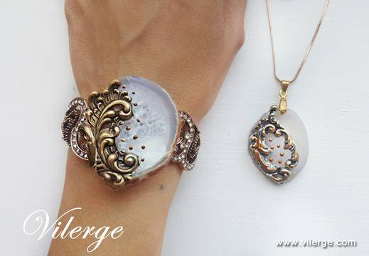 Луксозна бутикова колекция с дизайнерски бижута от естествени камъни за жени