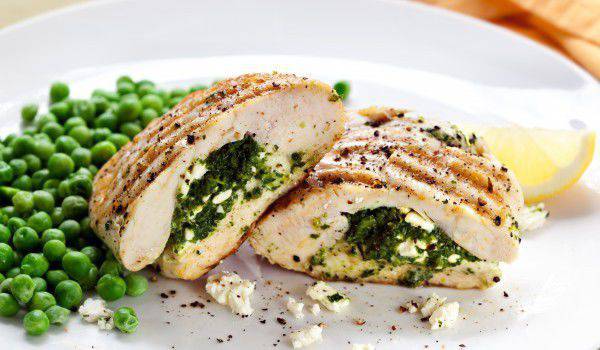 ПИЛЕШКИ ДЖОБ С ТОПЕНО СИРЕНЕ, ЗЕЛЕНИ ПОДПРАВКИ И ЧЕСЪН