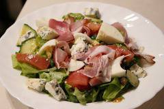 Салата “Всичко в чинията”