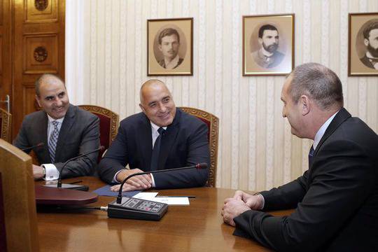 Президентът връчва мандат за съставяне на правителство на ГЕРБ