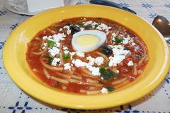 Доматена супа с фиде и маслини