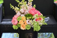 2017 Цветя в Кутия и Кутии с рози – Луксозна кутия с рози божур и еустома – Доставка на Цветя-Букети-Вечни рози и Рози в…