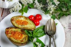 Пълнено АВОКАДО с яйце и пармезан