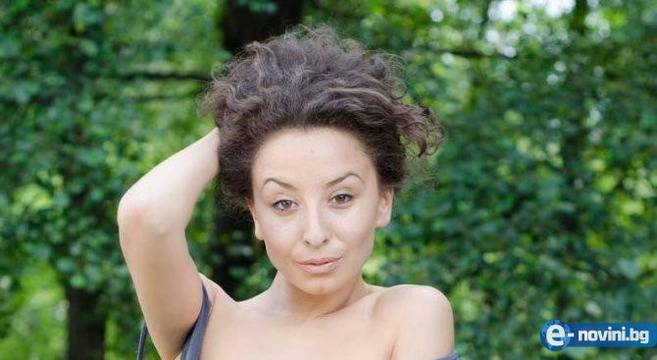 Брадърката Силвия Юрукова в лезби афера с топ плеймейтка! ГОРЕЩООО! (СНИМКА)