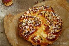 Плетен козунак с локум