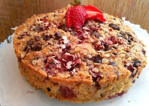 Ягодов сладкиш с кокос шоколад царевично и оризово брашно