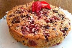 Ягодов сладкиш с кокос шоколад царевично и оризово брашно