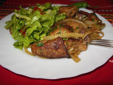 Свински дроб с лук