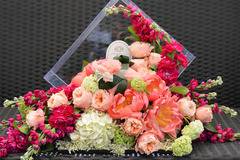 2017 Аранжировки с цветя и саксийни растения – Цветни и плодови композиции – Цветна композиция с рози божур хортензия и…