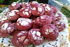 Червени коледни сладки Напукани сладки червено кадифе