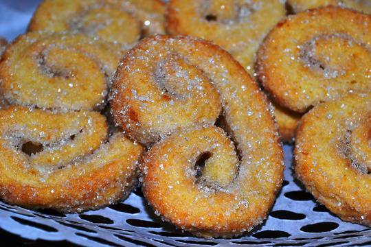 СЪЛЗИЦА С КРЕМА СИРЕНЕ ИЛИ ЕДНО УНИВЕРСАЛНО ТЕСТО