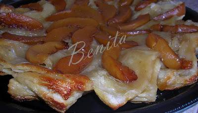 СЛАДКИШ С БУТЕР ТЕСТО И ПРАСКОВИ