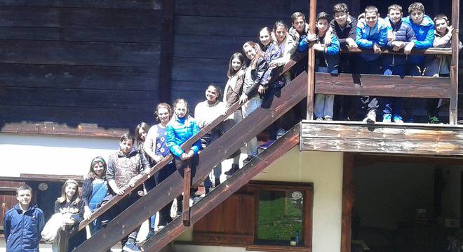 Петокласници проведоха урок на открито в двора на музея в Разлог