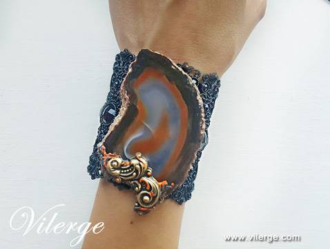 Мода в бижутата и модна тенденция с гривни за сезон лято и море