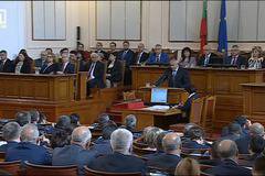 Борисов официално се върна на власт