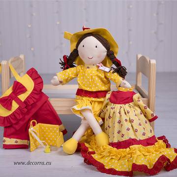 Мека кукла от плат комплект с дрехи и модни аксесоари