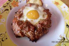 Птичи гнезда от кайма с яйце