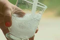 От чешма тече естествено газирана вода, но къде е това?