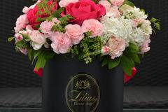 2017 Цветя в Кутия и Кутии с рози – Кутия с рози карамфил и картоп – Доставка на Цветя-Букети-Вечни рози и Рози в стъкленица…