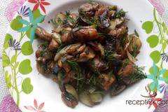 Гъби с лук и масло на тиган