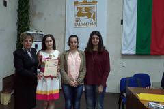 Три ученички, от ПГТХТ „Никола Стойчев“ – Разлог, се пребориха със 700 участници и взеха призовите места в национален конкурс