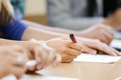 Над 52 000 зрелостници са на изпит по български език и литература