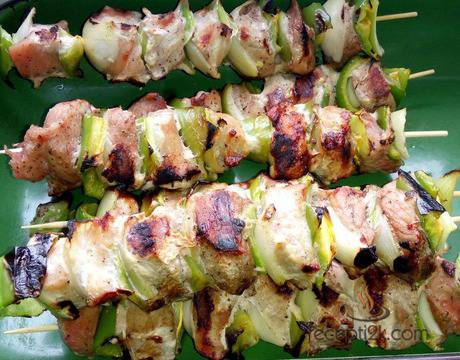 Шишчета от свинско месо и зеленчуци