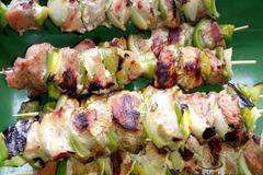 Шишчета от свинско месо и зеленчуци