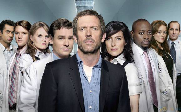 10 от актьорите в сериала „Доктор Хаус“ преди и сега
