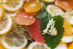 Домашна лимонада с бъз и маточина