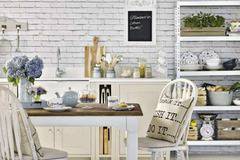 Бяла тухлена стена за по-оригинален и творчески интериор