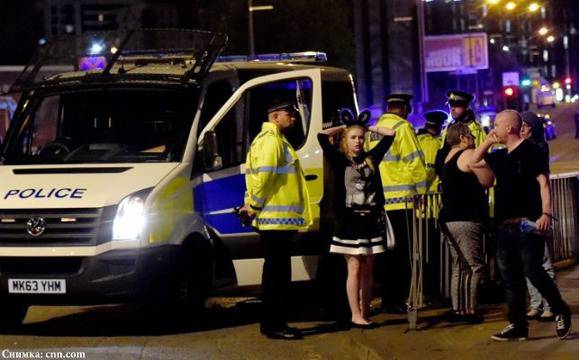 19 загинаха при предполагаем атентат по време на концерт на Ариана Гранде в Манчестър