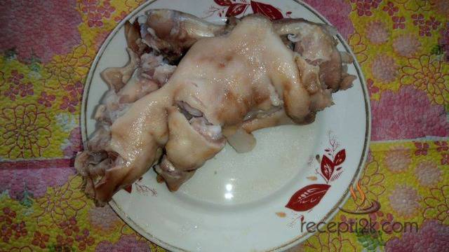 Варени свински крачета