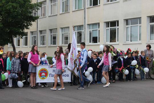 Медали и грамоти за отличниците раздадоха в ОУ „Никола Парапунов” – Разлог на днешния 24-ти май