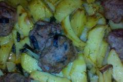 Картофи на фурна с кюфтета