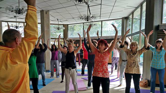 Казанлък приветства Фалун Дафа на фестивала „Здравей, Здраве“ (видео)