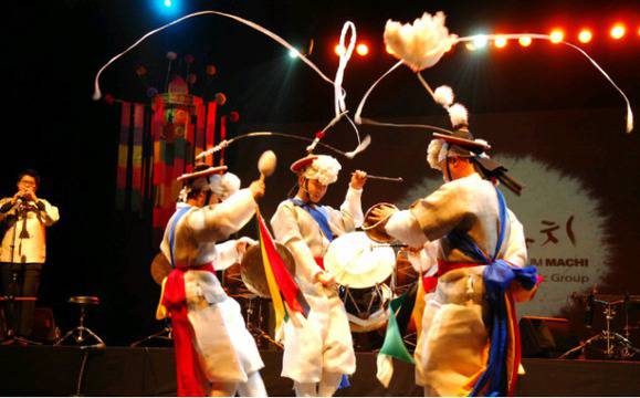 Атрактивната корейска група за перкусии „Норъм Мачи“ ще гостува в Бургас през юни