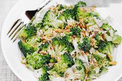 Салата с броколи и бекон