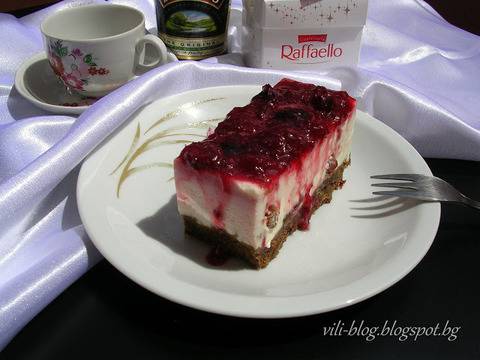 Чийзкейк с ягоди череши и стафиди