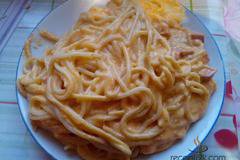 Спагети с лютеница, майонеза и кренвирши