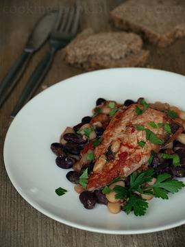 Печена скумрия с боб