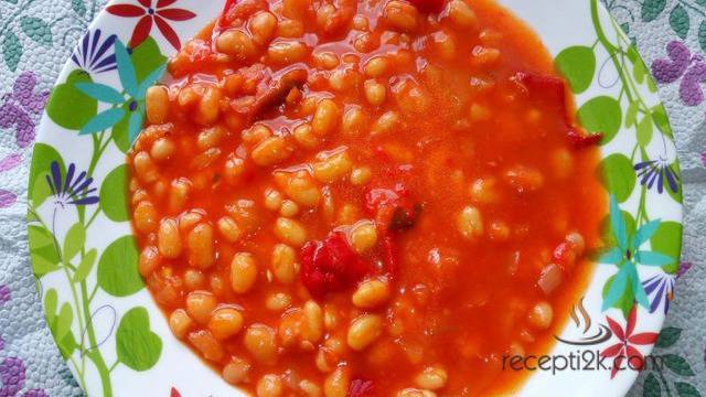 Пържен боб от консерва